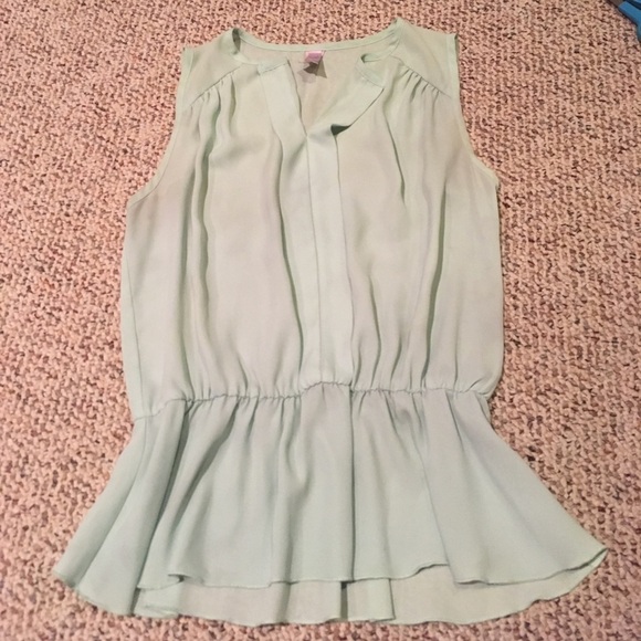 Alya Pale Green Sleeveless Top With Elastic Waist & Pleats. Large - Picture 3 of 6